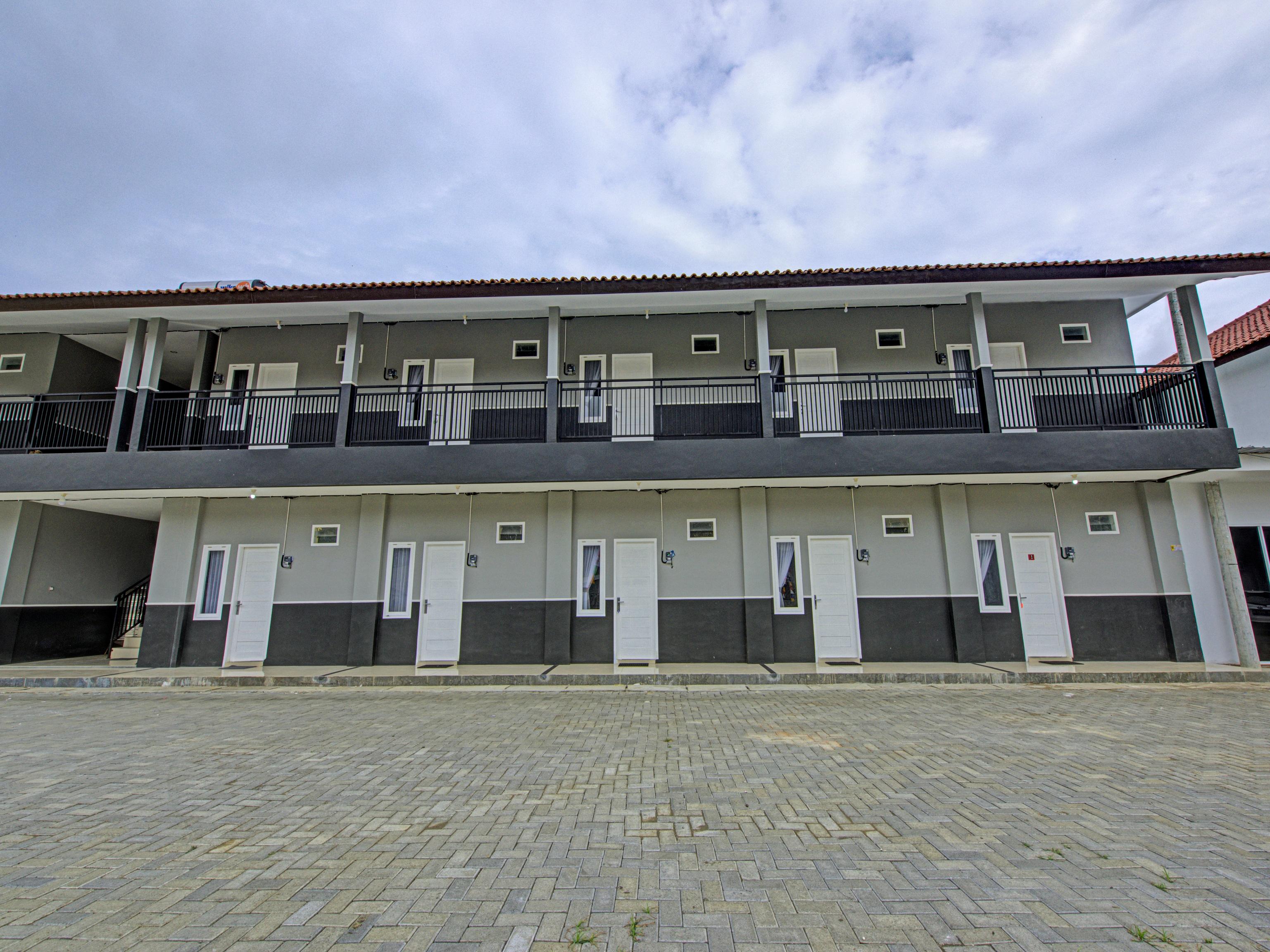 OYO 3841 Wisma 25 Cilacap Exterior foto