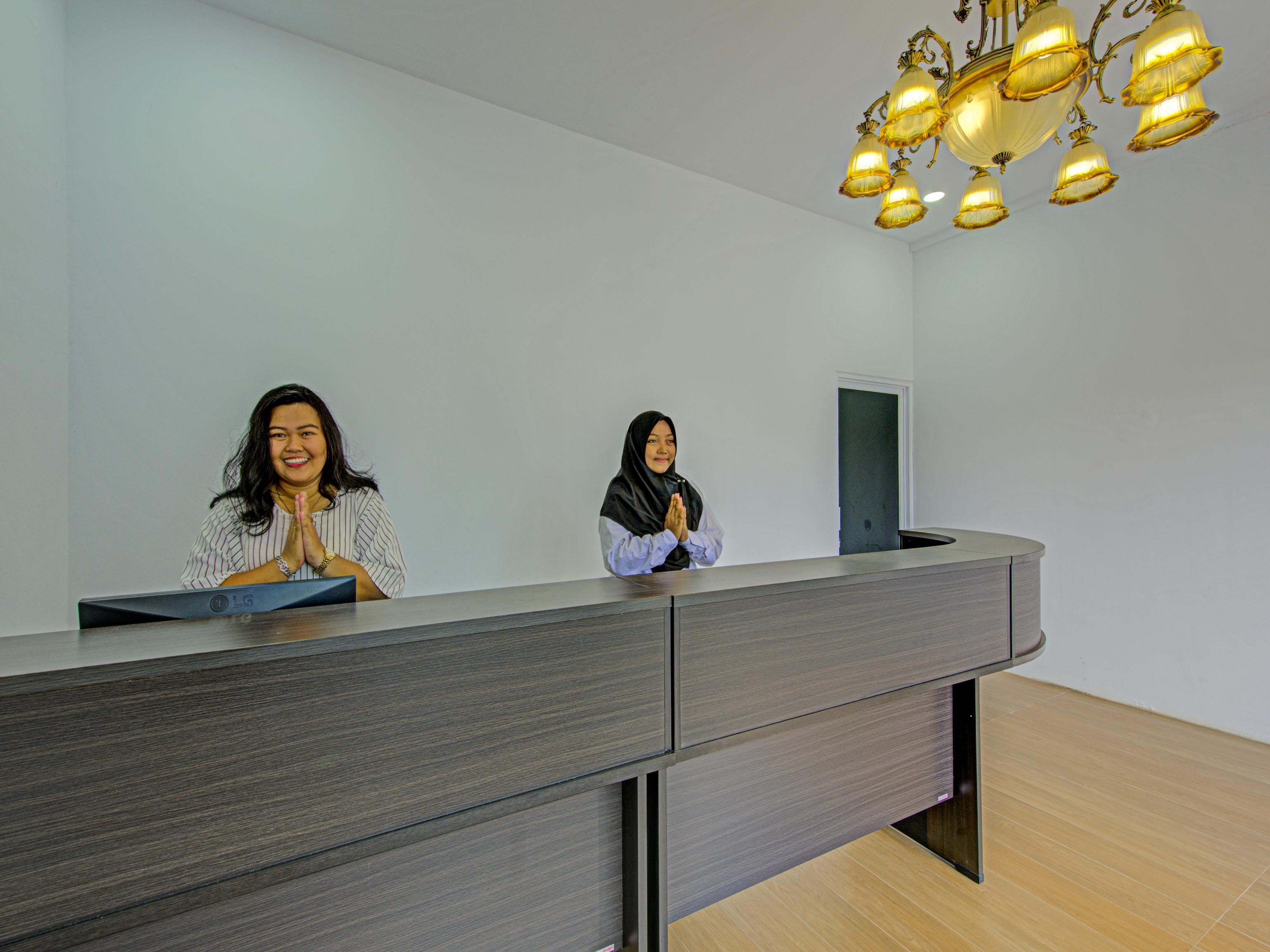 OYO 3841 Wisma 25 Cilacap Exterior foto